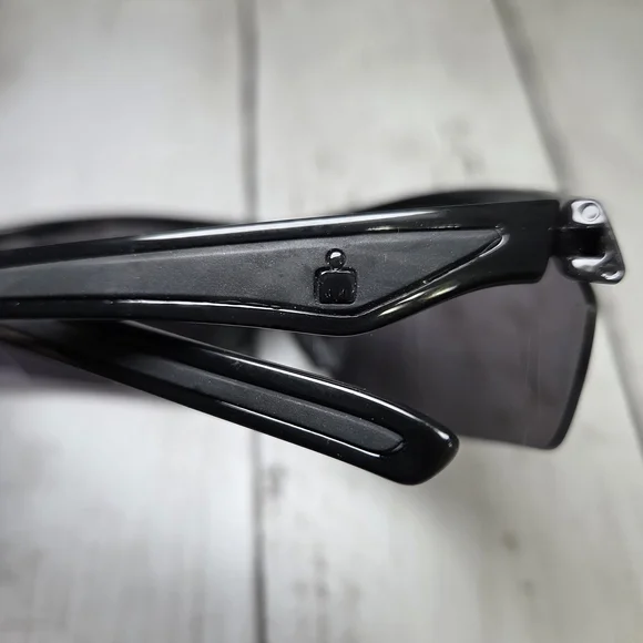 NWT Foster Grant Black Sport Sunglasses - Picture 4 of 7